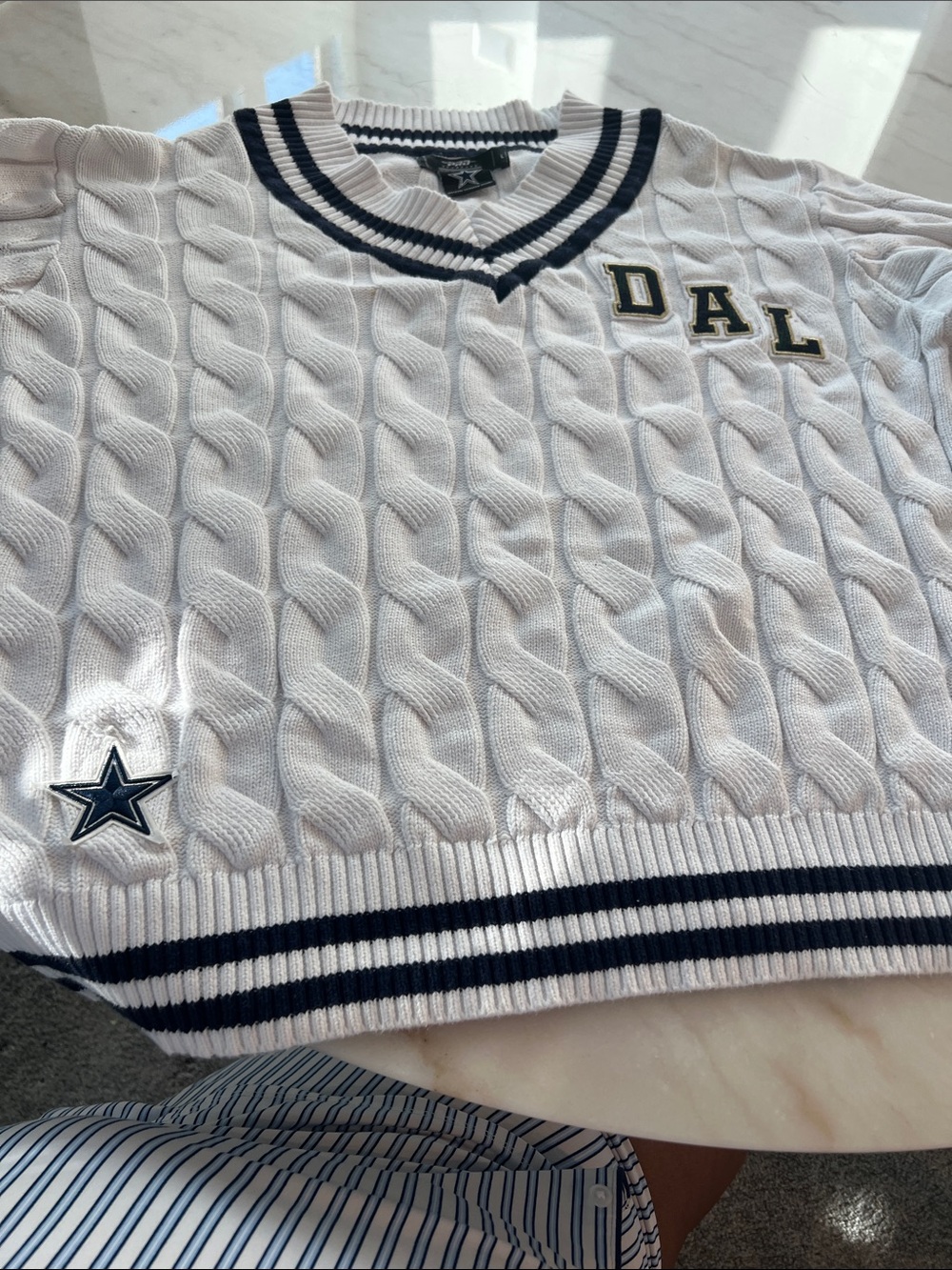 Women's vintage 90's starter Dallas Cowboys Cable Knit Sweater women's size Larg